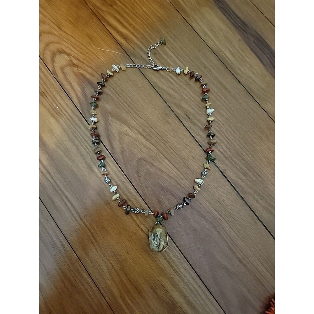 Semiprecious Stone Necklace Agate  Pendant Silvertone Adjuatable